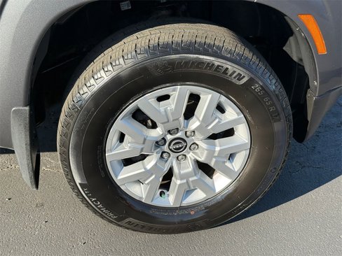 Used 2022 Nissan Frontier SV w/ Technology Package image 9