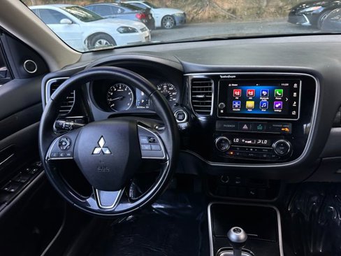 Used 2017 Mitsubishi Outlander SEL image 15