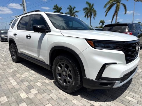 Used 2025 Honda Pilot TrailSport image 1