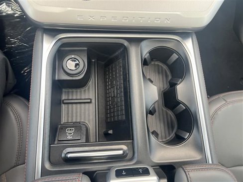 New 2025 Ford Expedition Active image 16