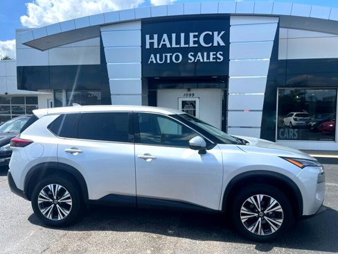 Used 2021 Nissan Rogue SV image 1