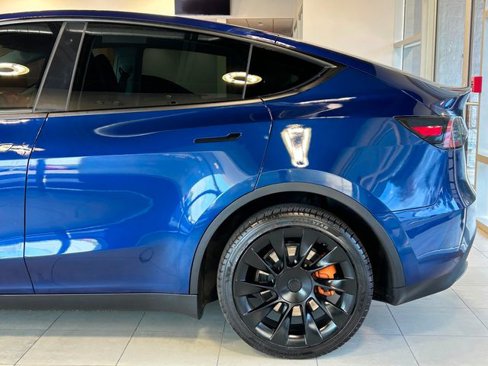 Used 2023 Tesla Model Y Long Range image 9