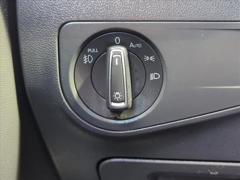 Used 2019 Volkswagen Tiguan SE image 19