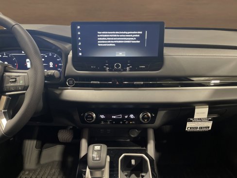 New 2025 Mitsubishi Outlander SE image 22