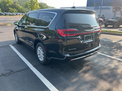 New 2025 Chrysler Pacifica Select image 3