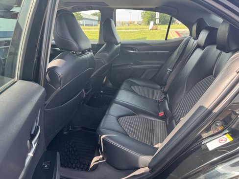 Used 2018 Toyota Camry SE image 25