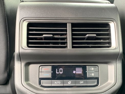 Used 2024 Volkswagen Atlas SE image 25