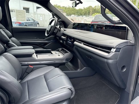 New 2025 Lincoln Navigator Reserve image 14