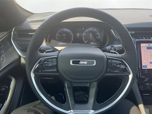 Used 2023 Jeep Grand Cherokee Overland w/ Luxury Tech Group IV image 12