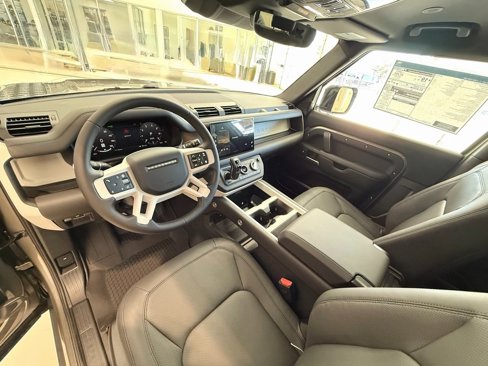 New 2025 Land Rover Defender 90 X-Dynamic SE image 13
