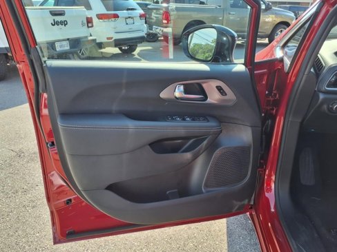 New 2026 Chrysler Pacifica Select image 8