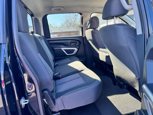 Used 2022 Nissan Titan SV image 22