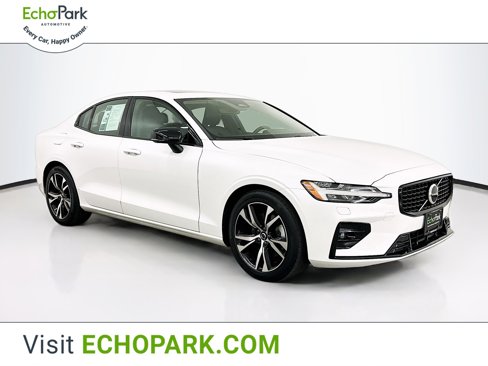 Used 2025 Volvo S60 B5 Core image 1