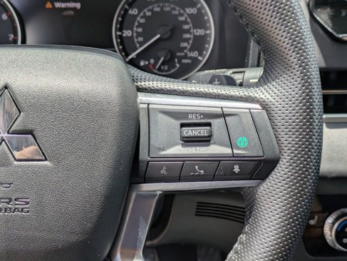 Used 2024 Mitsubishi Outlander SE image 20