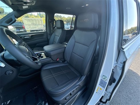 New 2025 Chevrolet Suburban High Country image 19