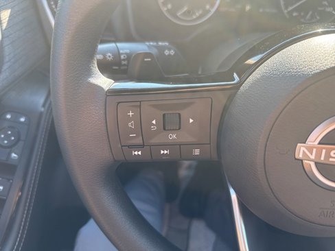 Used 2023 Nissan Rogue SV image 18