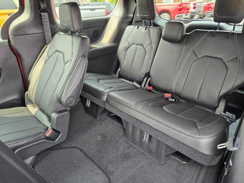 New 2026 Chrysler Pacifica Select image 21