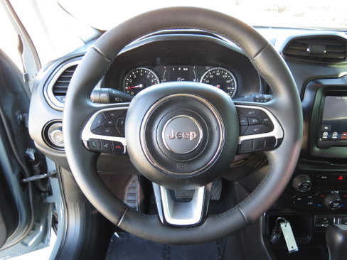 Used 2018 Jeep Renegade Latitude w/ Popular Equipment Group image 12
