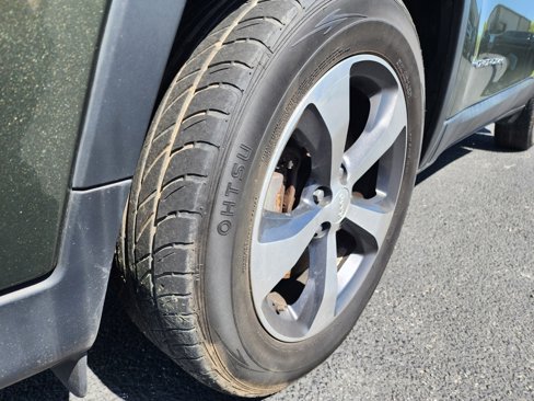 Used 2019 Jeep Cherokee Limited image 10