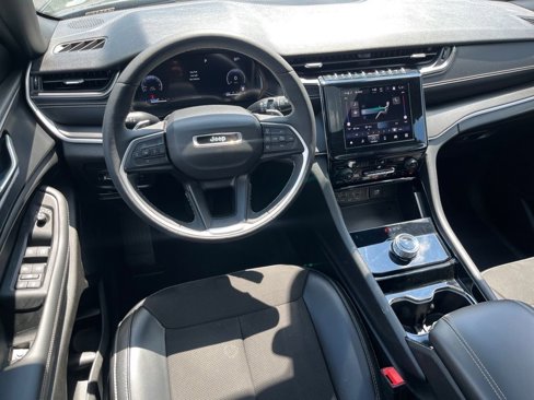 Used 2023 Jeep Grand Cherokee Altitude image 13