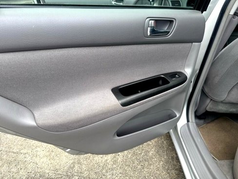 Used 2005 Toyota Camry LE image 15