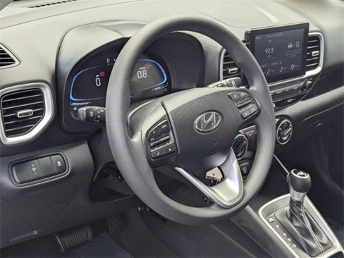 Used 2025 Hyundai Venue SE image 14