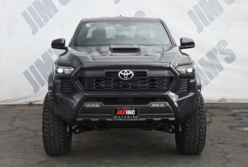 Used 2024 Toyota Tacoma TRD Off-Road image 2