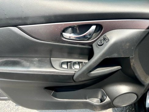 Used 2016 Nissan Rogue S image 15