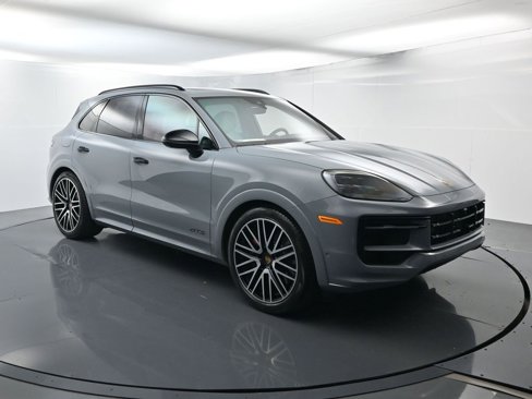 Certified 2025 Porsche Cayenne GTS image 16
