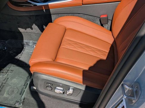 New 2026 BMW X7 M60i image 4