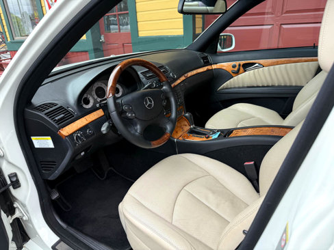 Used 2008 Mercedes-Benz E 550 4MATIC Sedan image 15