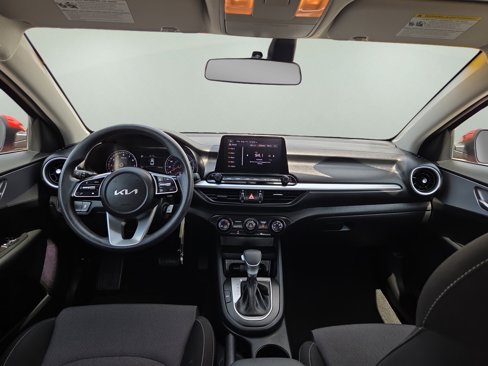 Used 2022 Kia Forte LXS image 2
