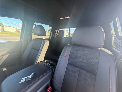 Used 2024 Nissan Titan PRO-4X w/ Pro-4x Utility Package image 10
