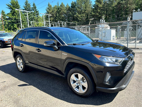 Used 2021 Toyota RAV4 LE image 3