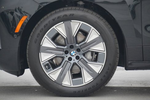 New 2026 BMW iX xDrive45 image 5