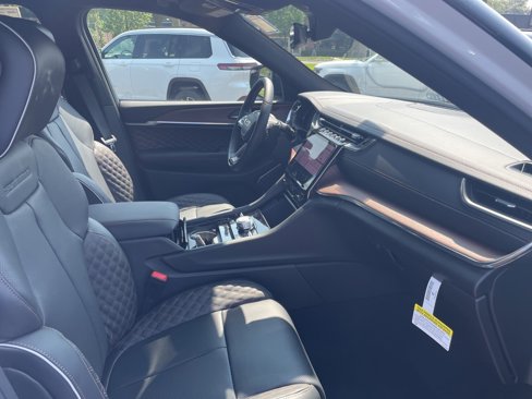 New 2025 Jeep Grand Cherokee Summit image 19