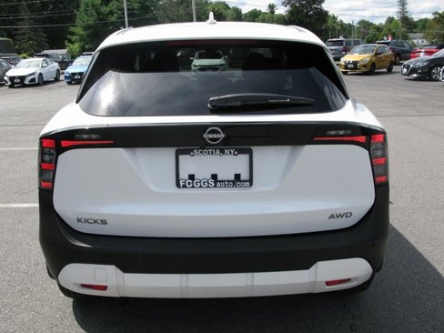 Used 2025 Nissan Kicks SV image 5