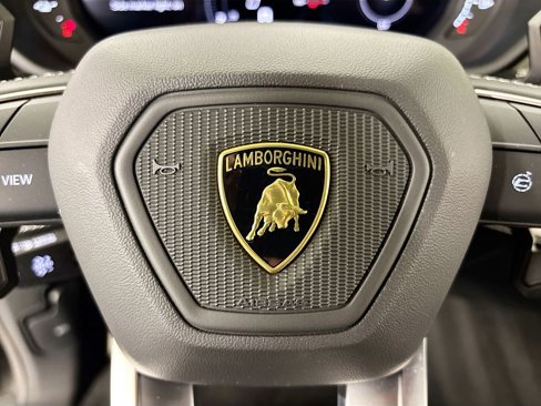 Used 2025 Lamborghini Urus SE image 22