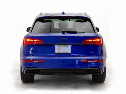 Used 2024 Audi Q5 e Premium Plus w/ Premium Plus Package image 30