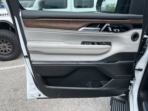 New 2025 Jeep Grand Wagoneer 4WD image 57