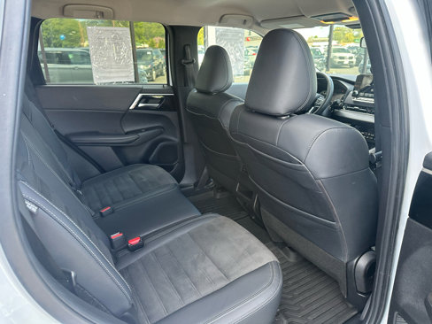 Used 2024 Mitsubishi Outlander SE Black Edition image 16