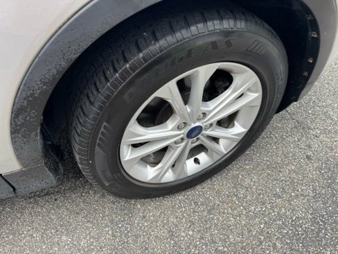 Used 2018 Ford Escape SE w/ Ford Safe & Smart Package image 16