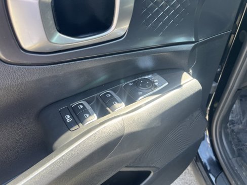 Used 2022 Kia Sorento LX image 16