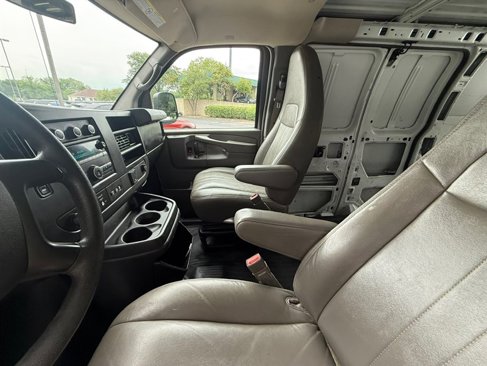 Used 2015 Chevrolet Express 2500 image 33