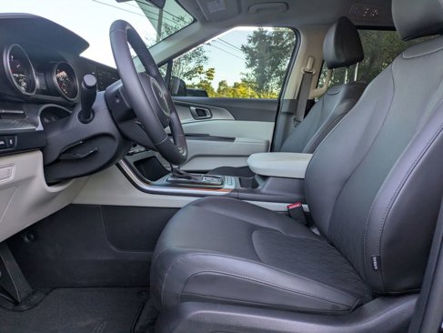 Used 2024 Kia Carnival LX image 15