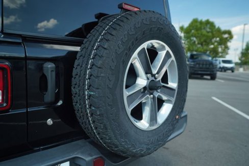 Used 2020 Jeep Wrangler Unlimited Sahara image 37