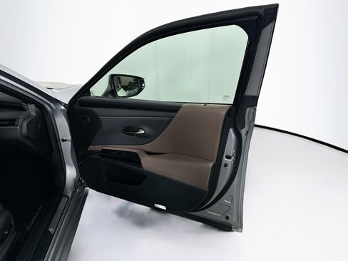 Used 2025 Lexus ES 300h w/ Premium Package image 34