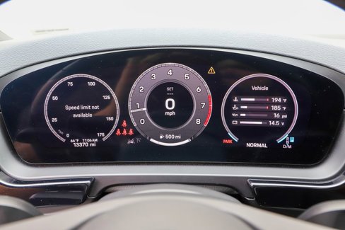 Used 2024 Porsche Cayenne Coupe image 11