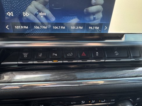 Used 2024 Chevrolet Silverado 2500 LTZ w/ LTZ Convenience Package image 27