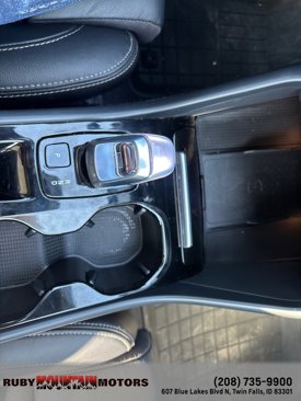 Used 2024 Volvo XC40 B5 Ultimate w/ Protection Package Premier image 19